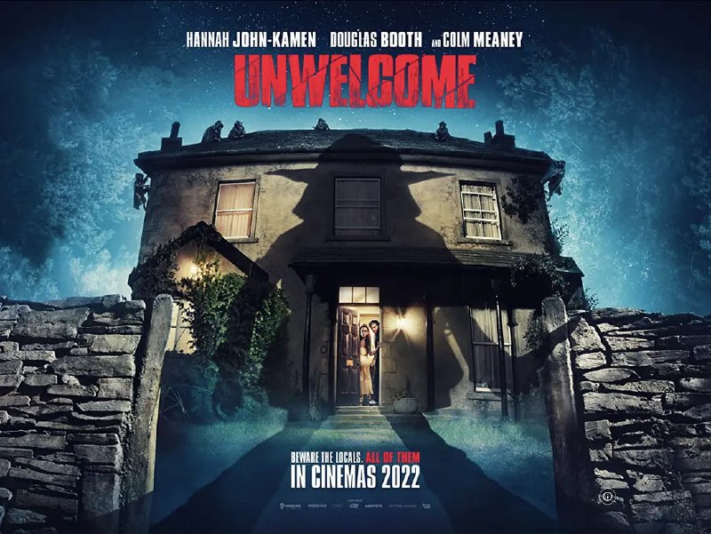 名称：小鬼入侵 Unwelcome 2023 英国 恐怖描述：伦敦人玛雅和杰米逃离了他们的城市噩梦，来到了爱尔兰乡村的宁静，却发现了潜伏在他们新花园脚下粗糙的古老树林中的恶毒、凶残的地精