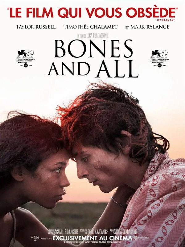 名称：骨及所有/骸骨及一切/Bones and All (2022) 1080p+4K 恐怖片描述：本片讲述努力因深受食人癖困扰、被父母遗弃的年轻女孩梅伦（泰勒·拉塞尔  饰），和同病相怜的青年李（蒂莫西·柴勒梅德  饰）之间的初恋故事