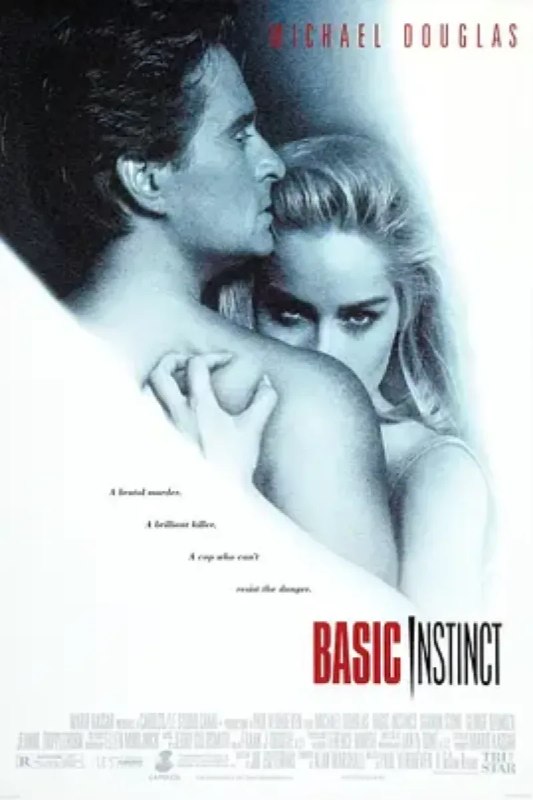 名称：本能 Basic Instinct描述：退休摇滚明星强尼·博兹（Bill Cable 饰）在性行为的过程中被人用白丝巾捆绑双手后用冰锥残忍刺死