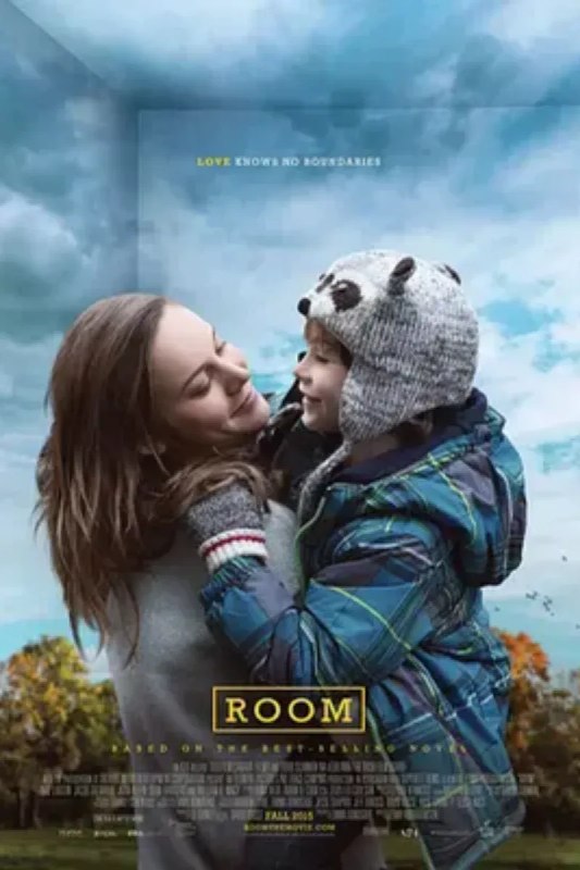 名称：房间 Room描述：女孩乔伊（布丽·拉尔森 Brie Larson 饰）被一个叫“老尼克”的男人拐骗，之后被他囚禁在其房子后院的棚屋里长达七年之久
