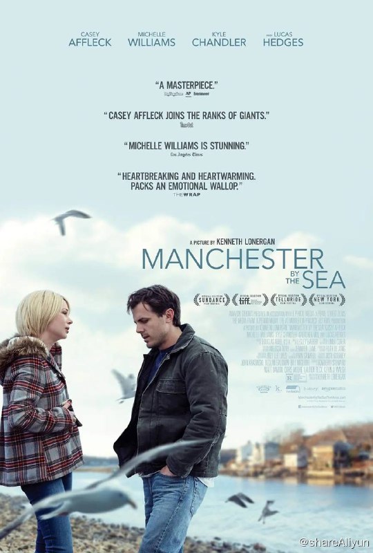 名称：海边的曼切斯特（豆瓣：8.6）描述：李（卡西·阿弗莱克 Casey Affleck 饰）是一名颓废压抑的修理工，在得知哥哥乔伊（凯尔·钱德勒 Kyle Chandler 饰）去世的消息后，李回到了故乡——海边的曼彻斯特处理乔伊的后事