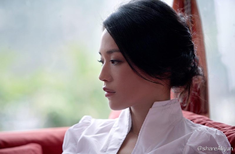 名称：F-非诚勿扰 1-2描述：海归秦奋（葛优 饰）的天才发明“分歧终端机”因能公平和平地解决人类分歧，被风投者以200万英镑高价买走