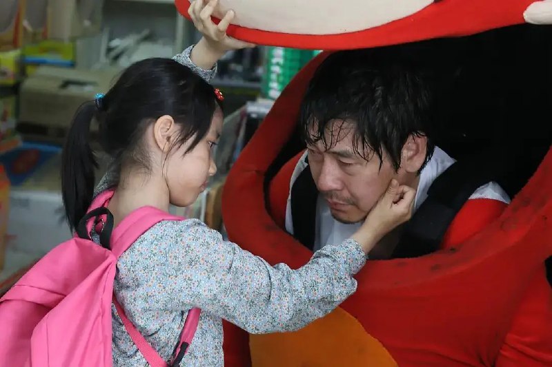 名称：十大韩国限制级电影太敢拍了！现实主义力作太触目惊心《素媛》豆瓣评分高达：9.3 （附赠原著小说）描述：该片改编自2008年在韩国发生的真实案例