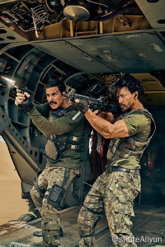 名称：大官 小官 (2024) 1080p NF高码 内封简繁英 【印度科幻动作片】描述：精英士兵费罗兹和拉凯什将踏上环球之旅，  追回被野心勃勃的复仇科学家卡比尔窃取的武器