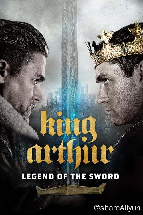 名称：亚瑟王：斗兽争霸 (2017)描述：亚瑟（查理·汉纳姆 Charlie Hunnam 饰）的父亲乌瑟王在他年幼时即惨遭杀害，叔叔沃帝根（裘德·洛 Jude Law 饰）篡夺了王位，亚瑟不仅被剥夺了王位继承权，他甚至不知道自己的出身背景与皇家血统，失去父母的他独自一人流落街头，在弱肉强食的街头中长大，也因此深刻体认了暴政下人民的痛苦