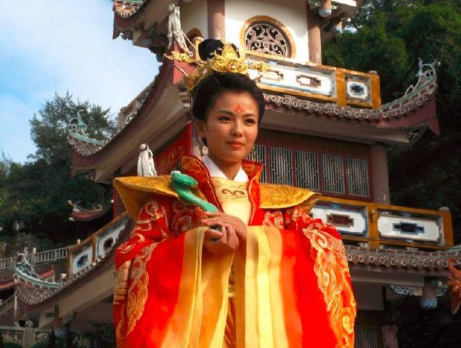 名称：《妈祖》2012【全38集】国语中字1920*1080描述：《妈祖》是一部反映妈祖生平事迹的神话励志剧，以广泛流传的30多个妈祖民间传说为素材，力求还原一个可敬、可亲、可爱的圣贤妈祖形象，展示博大精深的妈祖文化，传扬以妈祖文化为代表的东方海洋文化