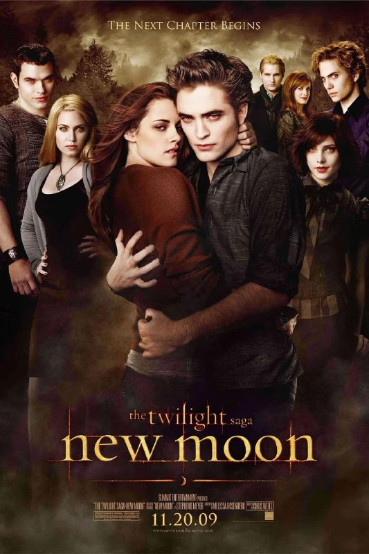 名称：暮光之城2：新月 The Twilight Saga New Moon (2009)描述：贝拉(克里斯汀•斯图尔特 Kristen Stewart 饰)的18岁生日到了，父亲送了她礼物