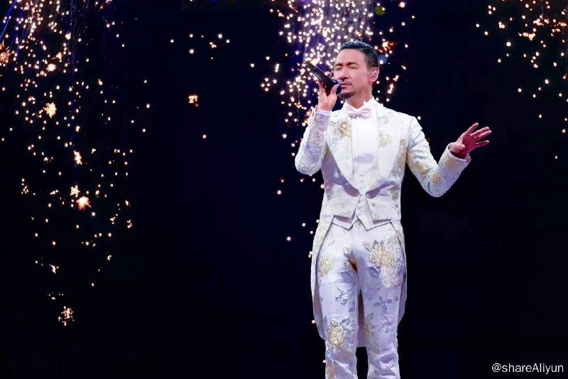 名称：张学友.经典世界巡回演唱会 台北站（2016）BD H265 DTS-HD描述：經典之上 神級鉅作 歌神 張學友《學友．經典 世界巡迴演唱會 》，歷時2年3個月 巡迴233場 再創生涯四面台 經典中的經典链接：