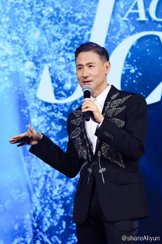 名称：张学友无损歌曲精选120首 无须解压转存即听描述：精选张学友歌曲120首无损ape格式，无须解压，转存即听，单曲大小30MB左右 张学友，香港演员、歌星，是一位亚洲和华人极具影响力实力派音乐巨星、著名电影演员，香港乐坛“四大天王”之一，在华语地区享有“歌神”称誉