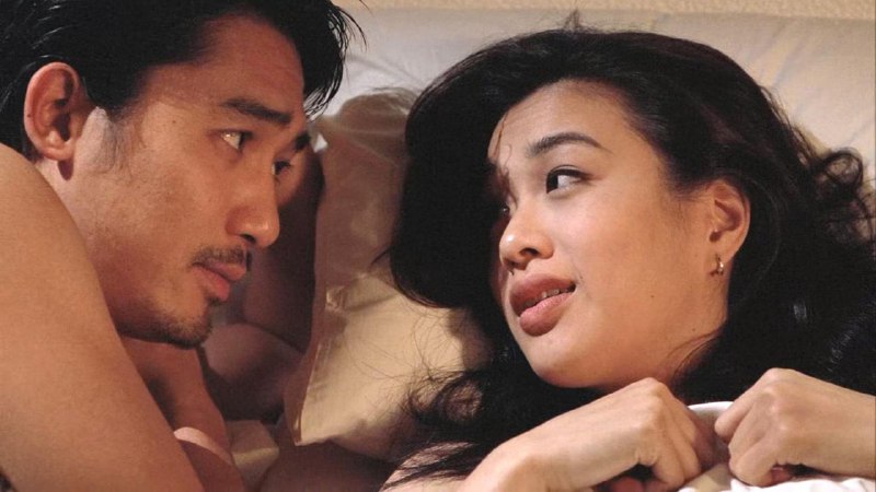 名称：《流氓医生》【1080P】【国粤双语·内封简繁】【梁朝伟/钟丽缇】【电影-国产】描述：钟丽缇的颜值在当时也是很能打的，99年的亚洲最性感女性，　　医生刘文（梁朝伟 饰）表面是个玩世不恭的人，但他实际非常细腻、洞悉世情的人