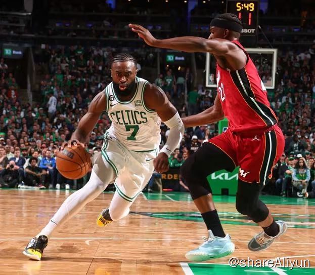 名称：2023.5.20 NBA 季后赛录像回放热火 VS 凯尔特人 G2描述：美国职业篮球联赛（National Basketball Association），简称美职篮（NBA），是由北美30支职业球队组成的男子职业篮球联盟，是美国四大职业体育联盟之一