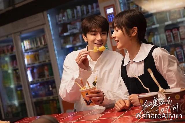 名称：x-谢谢你温暖我描述：该剧主要讲述了青年林拓刚步入社会却被确诊渐冻症，女友安知雀在其身边不离不弃，两人共同与病魔抗争，追寻生命意义的故事 