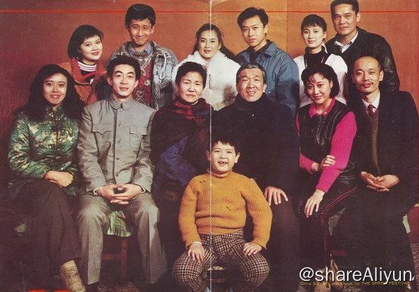 名称：G-过年 (1991)描述：中国北方某小城，程家坐落在小城边上，一家13口人