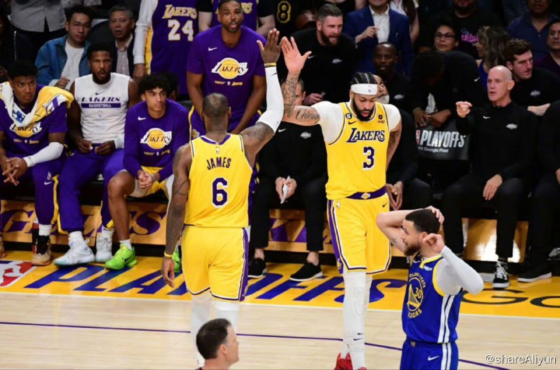 名称：NBA季后赛湖人vs勇士 G6描述：美国职业篮球联赛（National Basketball Association），简称美职篮（NBA），是由北美30支职业球队组成的男子职业篮球联盟，是美国四大职业体育联盟之一