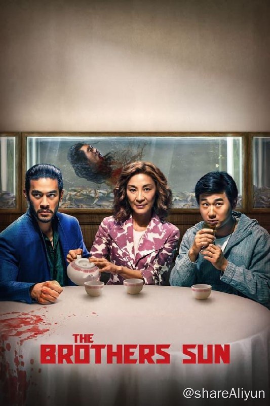 名称：兄弟之道/孙家兄弟 The Brothers Sun (2024)描述：权势滔天的台湾帮会首领被神秘刺客暗杀，其长子 — 传奇杀手查尔斯·孙（钱裕扬饰）— 前往洛杉矶保护母亲艾琳（杨紫琼饰）和天真的弟弟布鲁斯（李松璞饰）.在此之前，布鲁斯一直被保护的很好，完全不知道自己家庭的真相