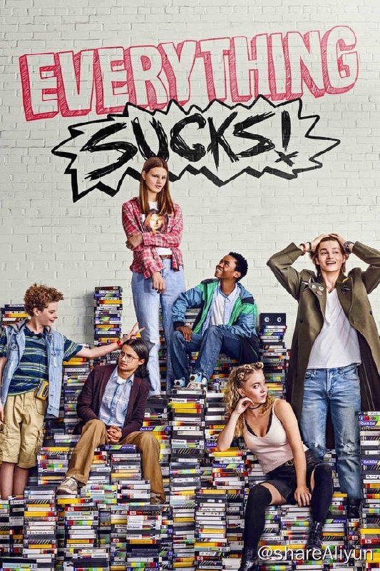 名称：诸事不顺！(2018) S01 4K HDR&DV 内封简繁描述：故事发生于录像带大行其道的 1996 年，在一个名为波林的城镇里，视听社和戏剧社的高中生们特立独行，勇敢面对青少年生活的跌宕起伏