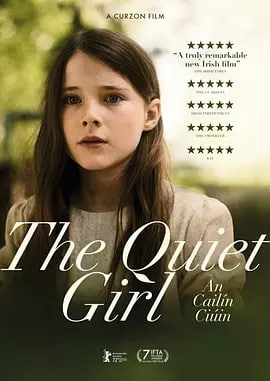 名称：安静的女孩 An Cailín Ciúin (2022)描述：九岁小女孩凯特天性内向，却偏偏生在一个过于喧嚣的贫困大家庭里， 她的生存策略，就是尽量让人忘记自己的存在
