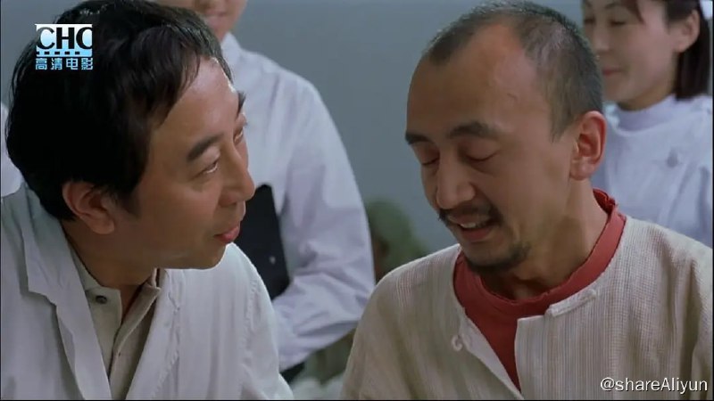 名称：谁说我不在乎 (2001)描述：谢雨婷（吕丽萍 饰）这天为了领取居委会模范夫妻的奖品，在家翻箱倒柜地寻找结婚证却没找到，被同事取笑说自己是非法同居