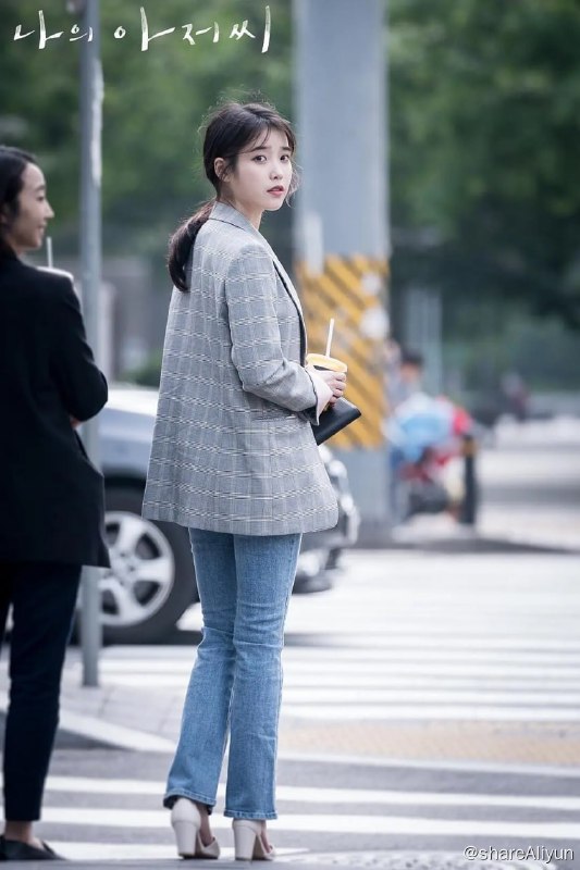 名称：我的大叔五周年双语蓝光1080P重制版 有特效字幕描述：韩国tvN于2018年3月21日起播出的水木连续剧，由《Signal》金元锡导演执导与《又，吴海英》朴惠英作家合作打造