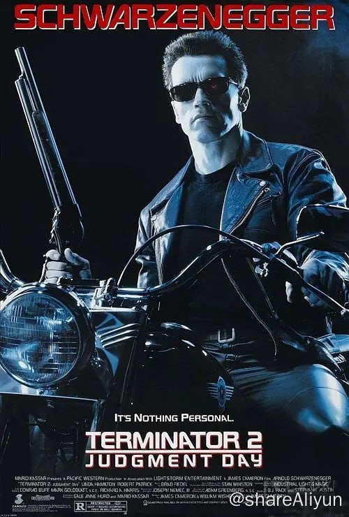 名称：终结者2：审判日[30帧率版本][中文字幕].1991.2160p描述：上一部中，超级电脑“天网”阻止人类抵抗领袖约翰·康纳诞生的行动失败，时隔13年后，在“审判日”到来之前，“天网”派出了更加先进的生化机器人T-1000（罗伯特·帕特里克 饰）从公元2029年回到洛杉矶追杀已经长大的约翰，与此同时，约翰也派出了机器人T-800（阿诺· 施瓦辛格 饰）回去保护年幼的自己