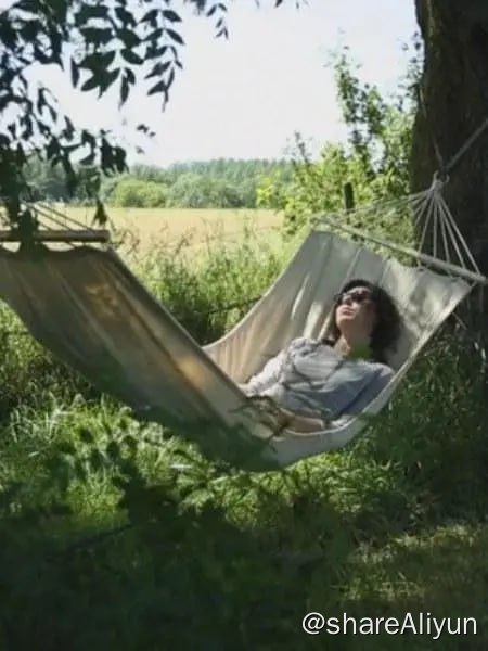 名称：午睡的艺术 The Art of Napping (2018)描述：在大部分西方国家里，午睡历来被看成是一种懒惰的习惯，为人所不耻