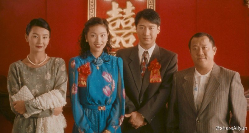 名称：甜蜜蜜描述：改革开放初期，黎小军（黎明 饰）告别女友小婷（杨恭如 饰）从天津（国语版中为无锡）来到香港讨生活，期望有天挣到大钱把小婷接来与之风风光光地成婚，没料想日子会比想象中的难熬许多
