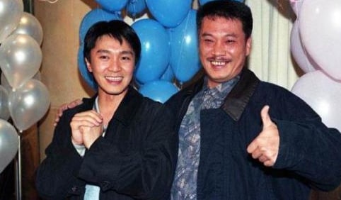 名称：《周星驰+吴孟达.合作作品集,全26部》描述：1989年，吴孟达与 周星驰 开始正式合作，合演《 盖世豪侠 》和《 他来自江湖 》 ，由于两人住对门，中间只隔了一条街，被导演 吴思远 发现，为他们开拍《赌圣》