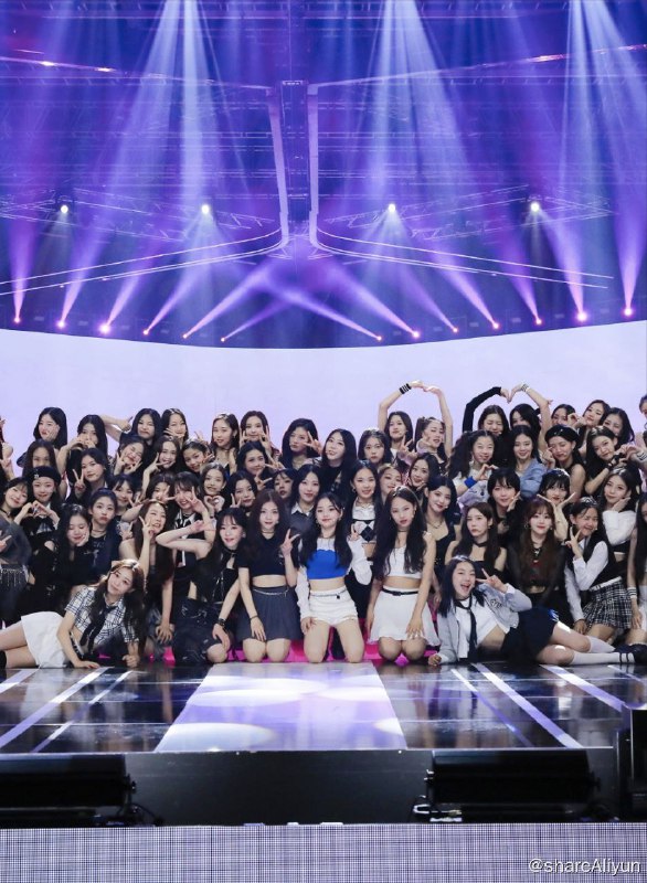 名称：韩国女团 MV合集 4K +内封歌词简中字幕描述：韩国女团MV集合，每个都能让你上火，每个都能让你流鼻血