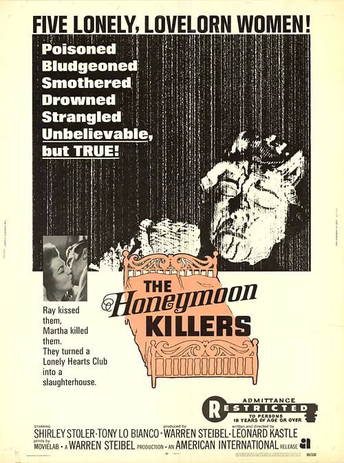 名称：蜜月杀手 The Honeymoon Killers (1970)描述：肥胖的护士长玛莎(Shirley Stoler 饰)全部的生活不过是沉闷的工作加上照顾依赖感强烈但又时常抱怨的母亲，对所谓的爱情，她已不抱太大希望，直到她通过交友中心与一位纽约的小进口商雷(Tony Lo Bianco 饰)书信往来，两人确定了爱情关系，不久雷专程拜访，向玛莎借了一笔钱后匆匆折返