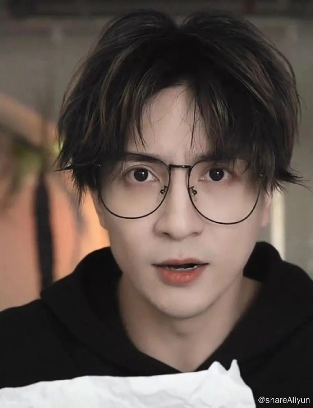 名称：薛之谦 《念》 2023 7.17发行单曲 FLAC描述：阿里盘不允许分享FLAC后缀，打包自解压格式.exe 电脑用户双击解压，手机用户改后缀.rar即可链接：