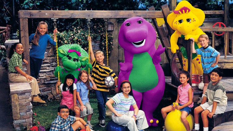 名称：紫色小恐龙班尼描述：《紫色小恐龙班尼》Barney & Friends是美国PBS Kids频道面向1到8岁儿童推出的一档电视节目，孩子们在小恐龙BARNEY的带领下，以唱歌跳舞的方式来学习