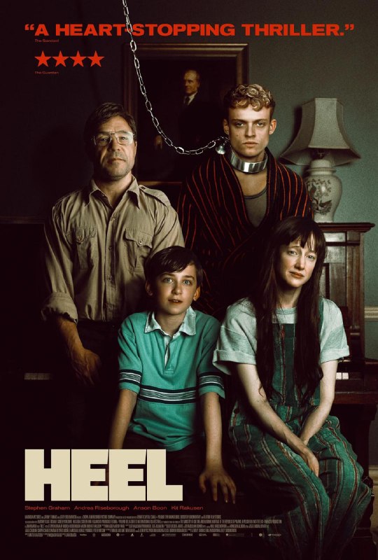 名称：恶徒 Heel (2025)描述：一名19岁的罪犯汤米(Tommy)被一对功能失调的夫妇克里斯(Chris)和凯瑟琳(Kathryn)绑架，并被迫接受他们的“改造计划”，试图将他塑造成一个“好男孩”